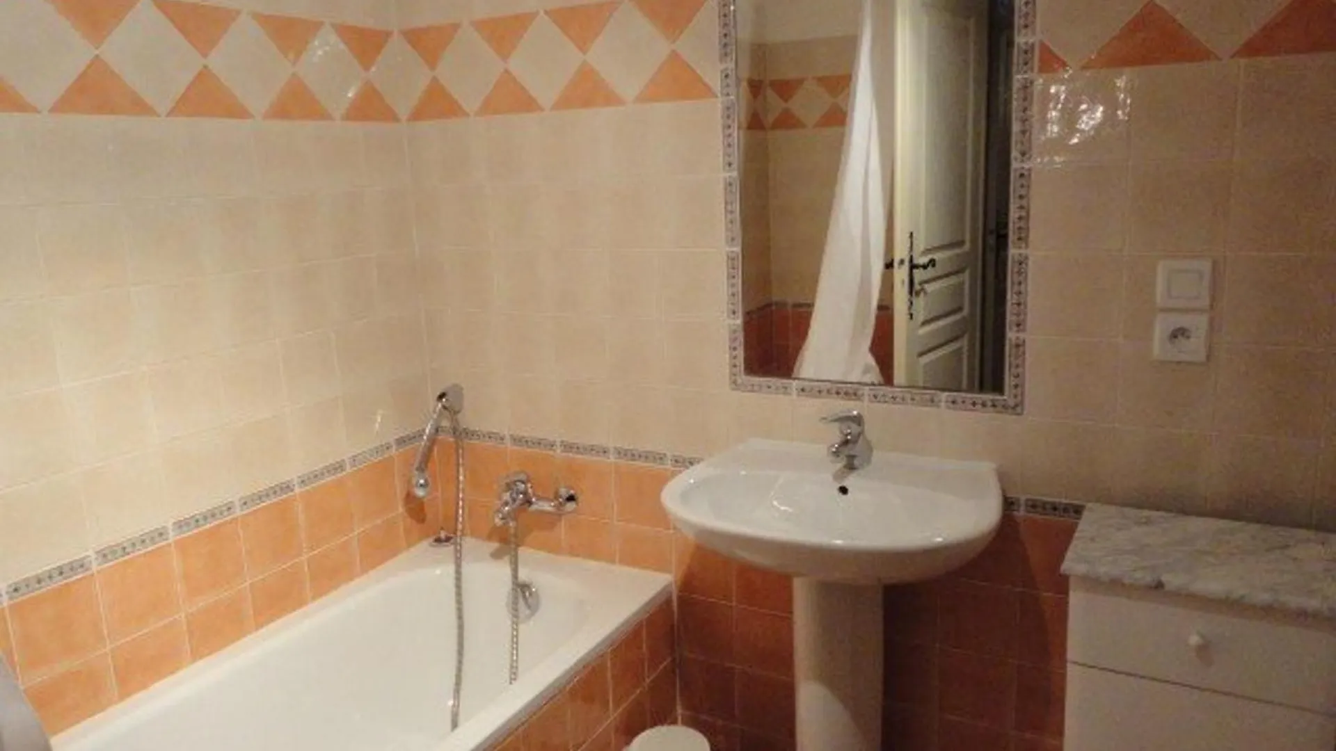 Studio Charmant Au Coeur De Valensole Avec Acces Piscine - Fr-1-822-1 Brunet 0*,